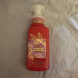 BATH AND BODY WORKS Foaming Hand Soap 8.75oz Frosted Cranberry